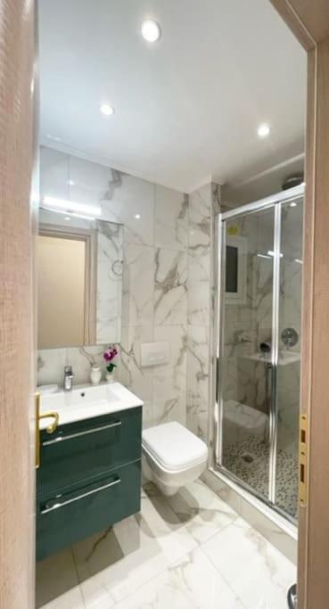Crimson Suite: 1-Bedroom Apartment In سالونيك المظهر الخارجي الصورة
